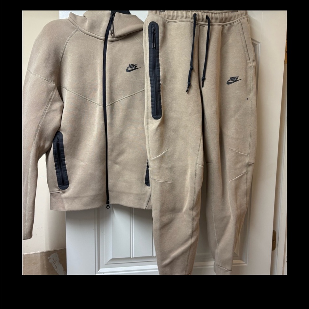 Nike Men's Beige tech gear Joggers and hoodie with Black Accents